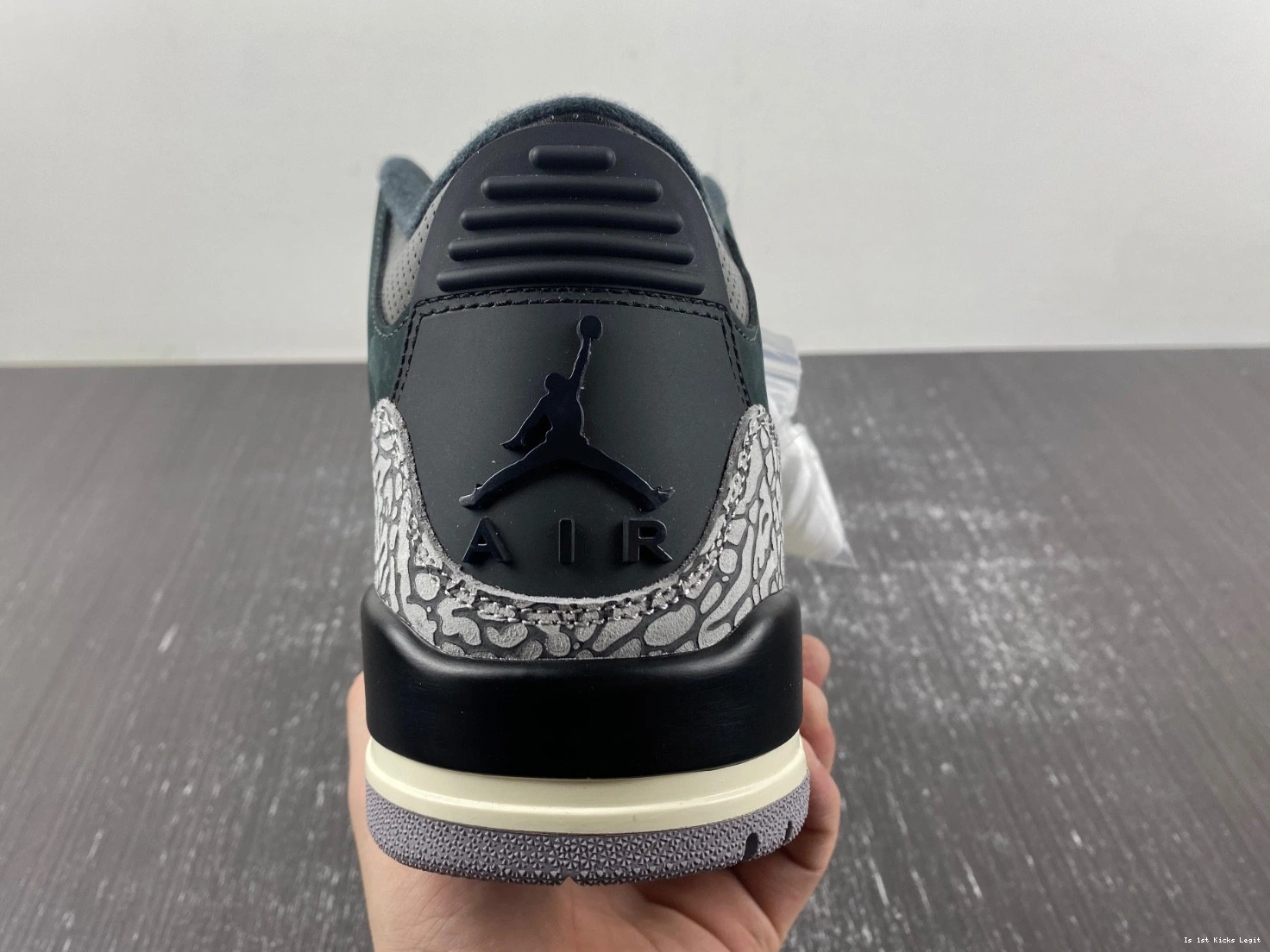 CK9246-001 3 Jordan Womens 